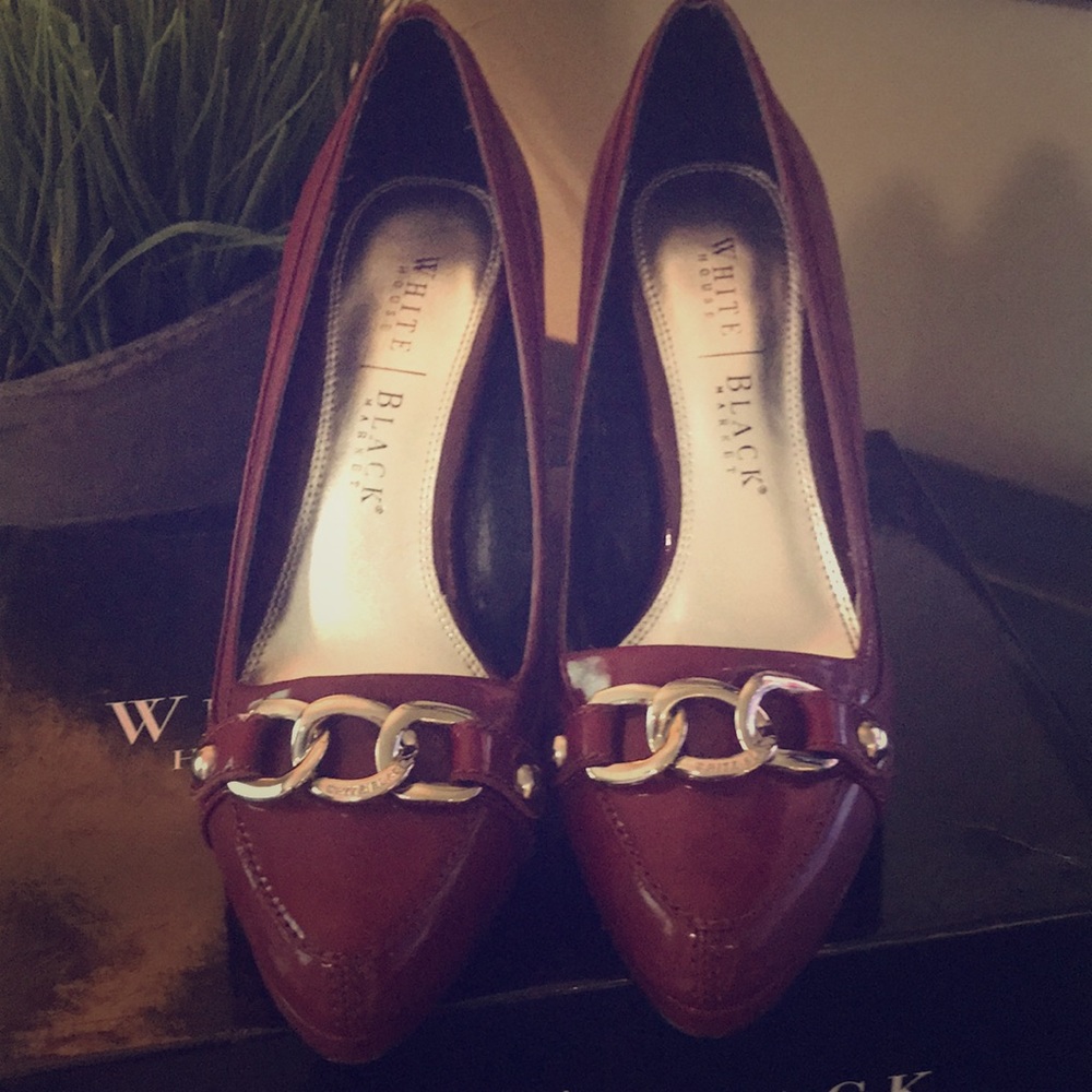 Ladies Sz 8 deep burgundy heel
